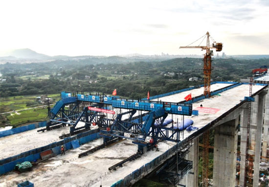 渝遂復線高速小安溪特大橋主橋合龍。項目部供圖