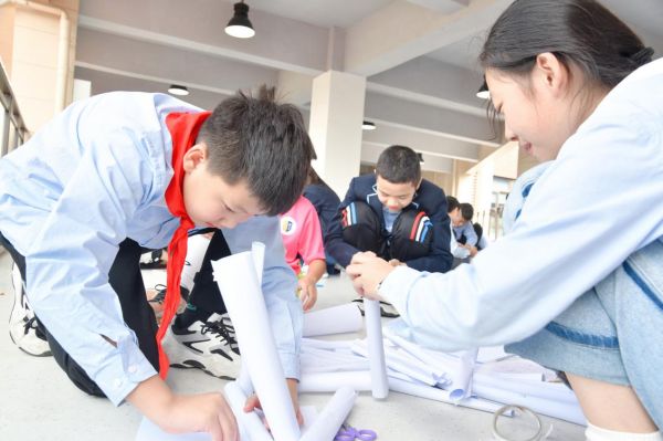 “魔法建筑師”比賽現場。啟誠巴蜀小學校供圖