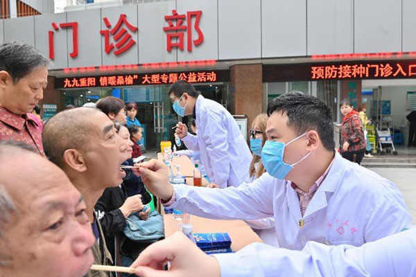 義診活動。任仕琴攝