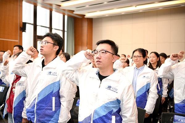參賽選手宣誓。重慶市人力社保局供圖
