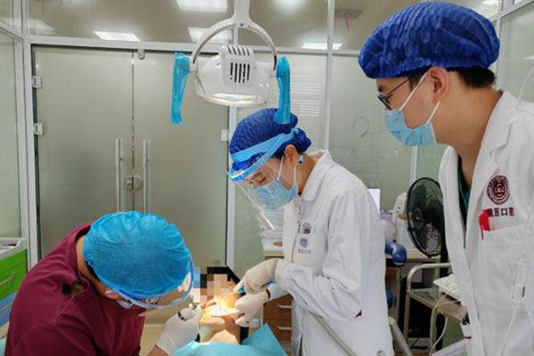 口腔治療。重醫附屬口腔醫院供圖