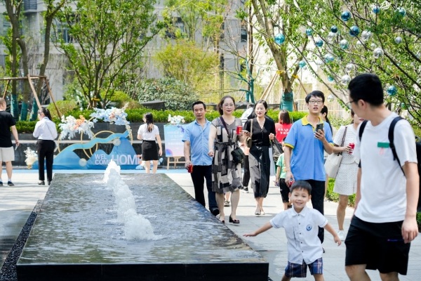 重慶星城原麓交付現場。華宇集團供圖