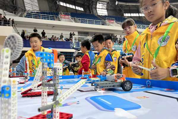 機器人比賽現場。西南大學供圖