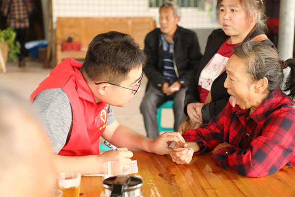 義診。江津區中醫院供圖