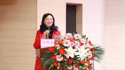 劉曉莉主持會議。重慶西區醫院供圖