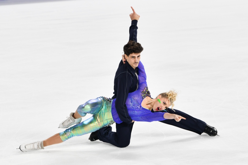 11月10日，加拿大組合派珀·吉勒斯、保羅·波里爾在比賽中。鄒樂攝