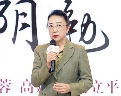 高建華現場分享。中華醫學會醫學美學與美容學分會供圖