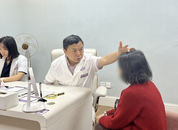 看診中。重慶美萊整形美容醫院供圖