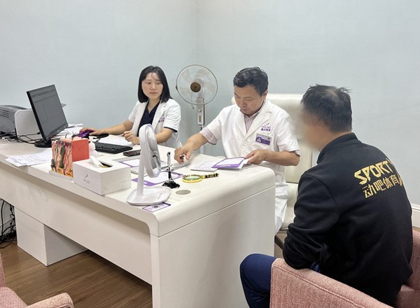 看診中。重慶美萊整形美容醫院供圖