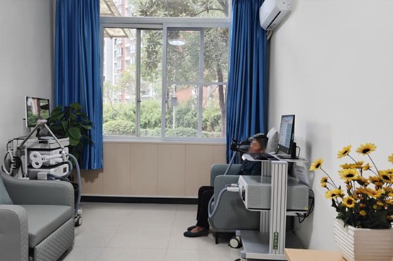 經顱磁治療。重慶大學附屬江津醫院供圖