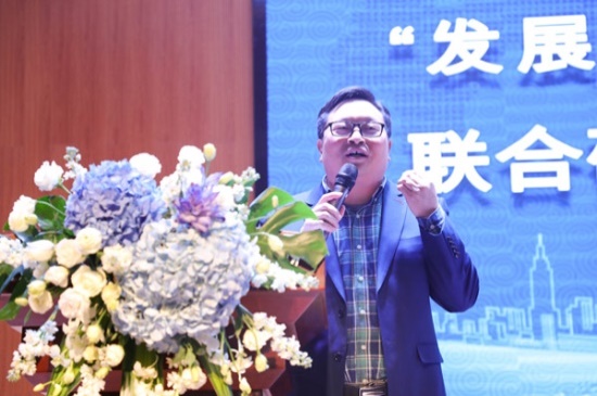 譚定軍致辭。重慶市第一實驗中學供圖