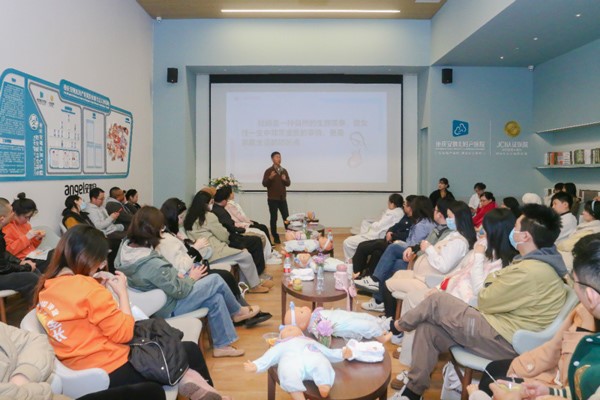 訓練營現場。重慶安琪兒婦產醫院供圖