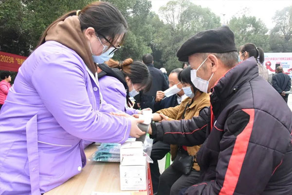 義診咨詢。璧山區衛生健康委供圖