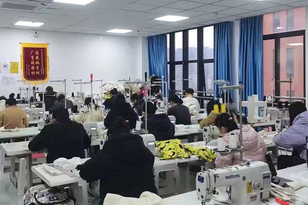 培訓班現場。華服職業培訓學校供圖