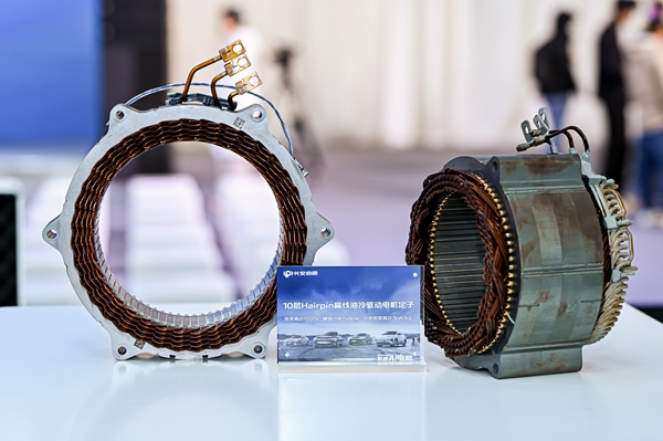 現場展示的10層Hairpin扁線油冷驅動電機定子。主辦方供圖