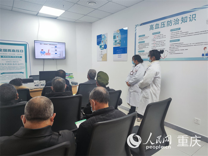 學習慢病管理。陳琦攝