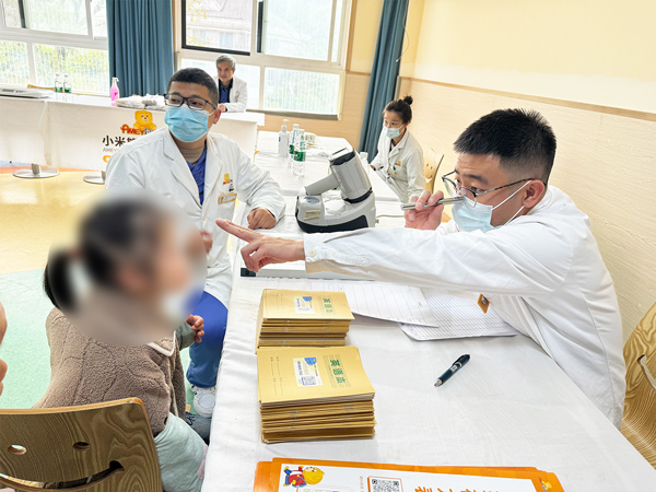 義診現場。重慶小米熊兒童醫院供圖