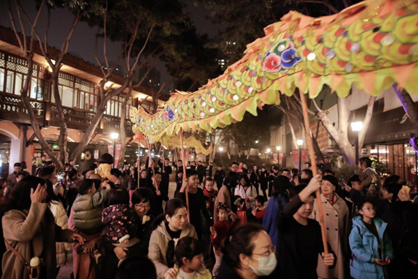 龍燈巡游(重慶天地 供圖)