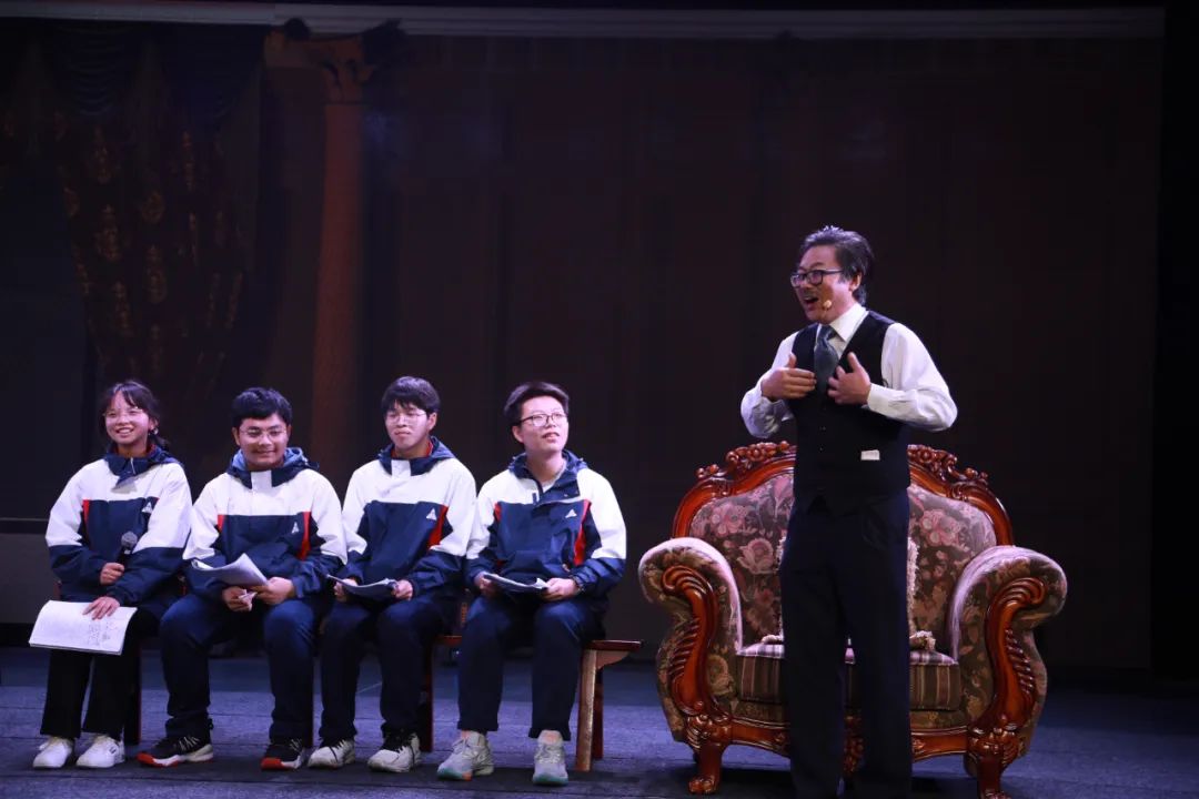 《雷雨》碰撞課——學生與劇組主創研討。付軍攝