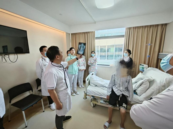 醫護一體查房中。重慶康心醫院供圖