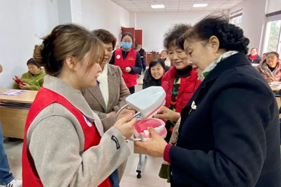 健康宣講。重醫附屬口腔醫院供圖