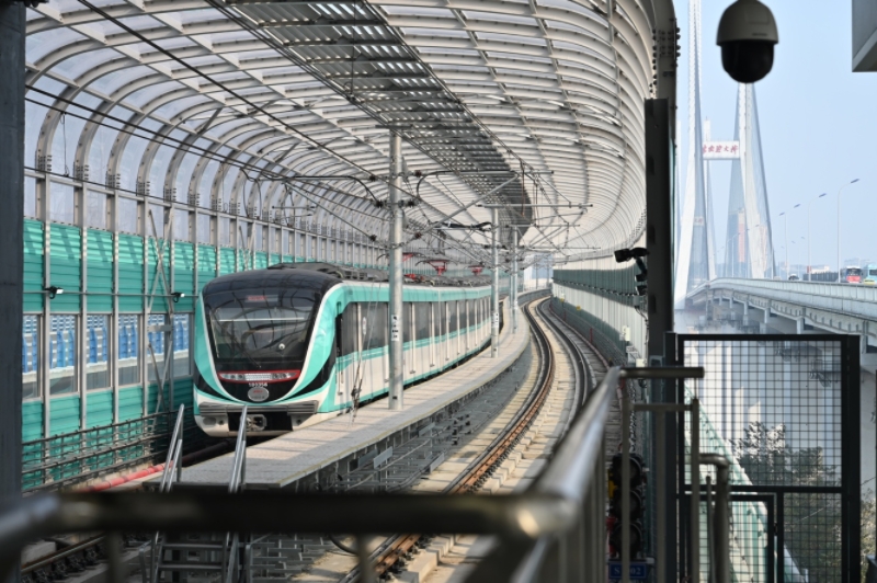 重慶軌道交通18號線。鄒樂攝