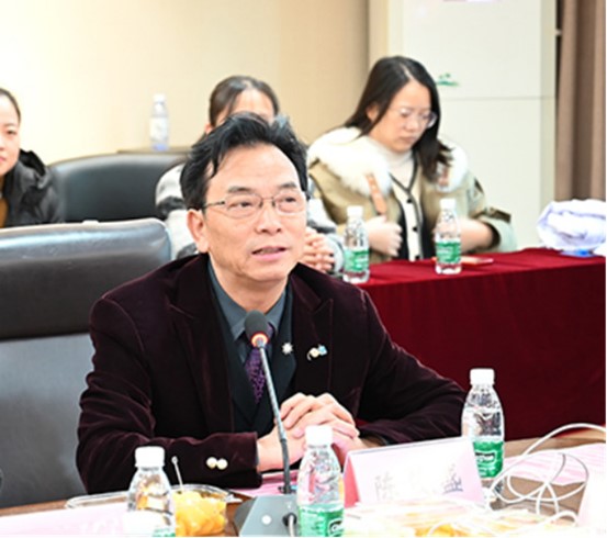 陳茂盛致辭。重慶愛爾眼科醫院總院供圖