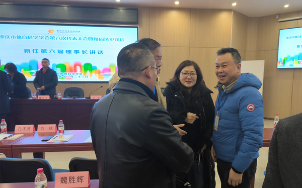 劉筑（右一）當選重慶市體育科學學會常務理事。重慶道格骨科醫院供圖