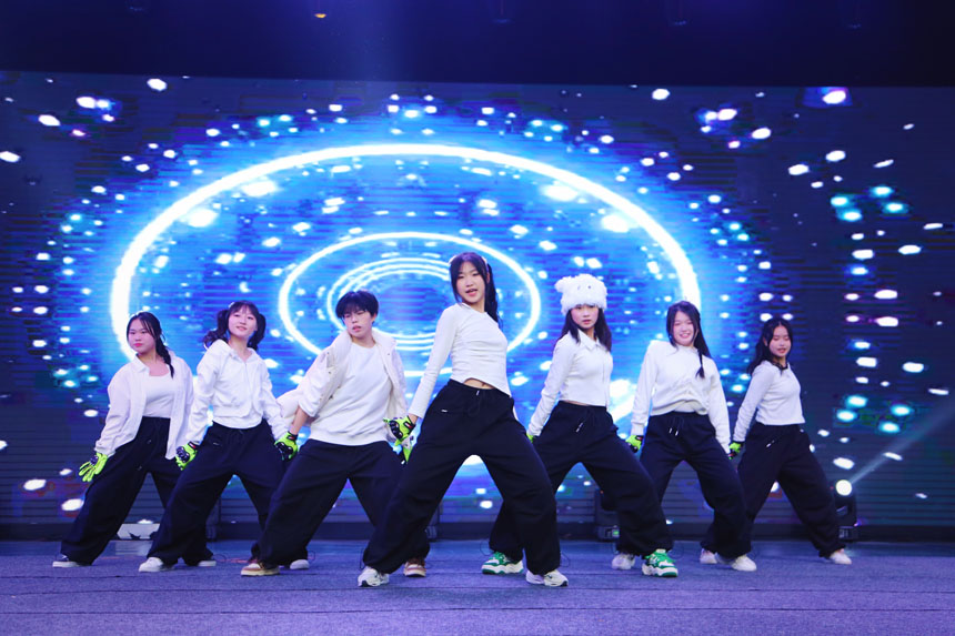 街舞表演。唐文蕤攝