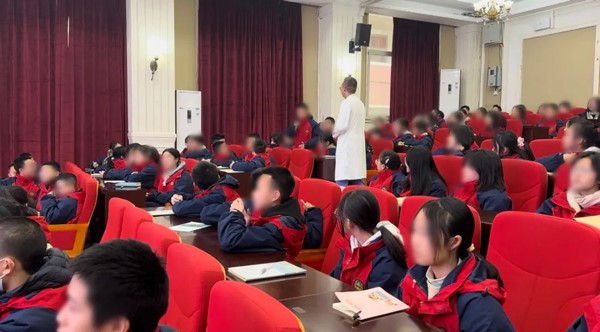 提問現場。重慶小米熊兒童醫院供圖