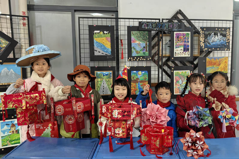 大“紅”燈籠。袁杰攝