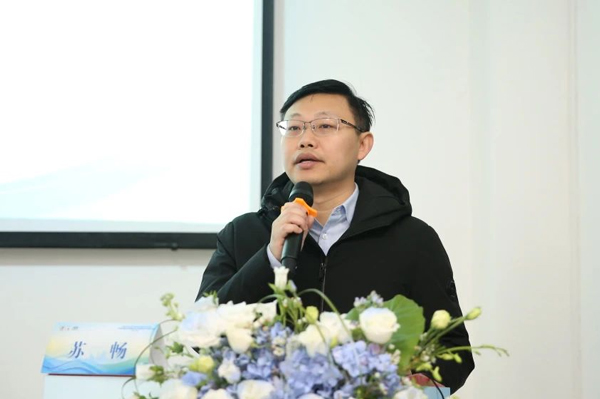 蘇暢宣讀批復文件。重慶松山醫院供圖