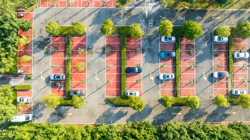 開州區文峰街道，環境優美又方便實用的濱湖停車場。王曉宇攝
