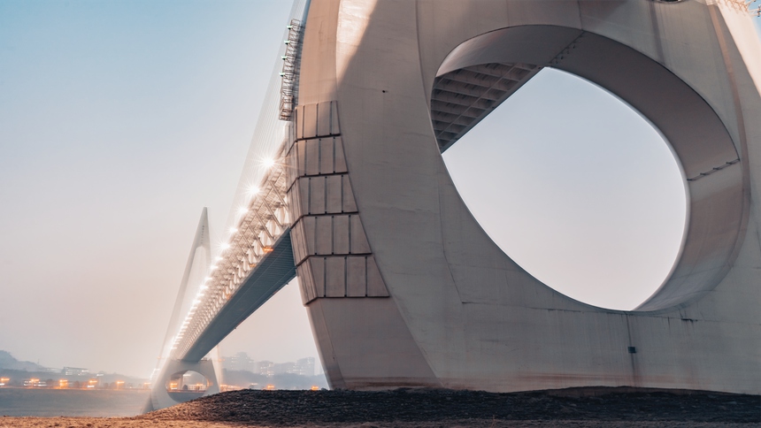白居寺長江大橋橋墩宛如宇宙飛船造型。袁展鵬攝
