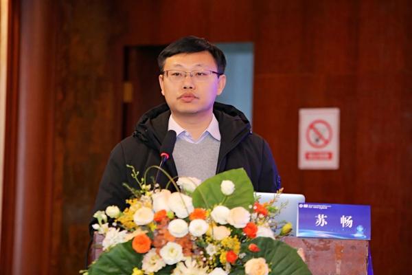 蘇暢宣讀批復文件。重慶松山醫院供圖