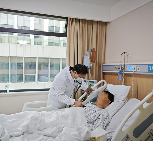 查房中。重慶康心醫院供圖