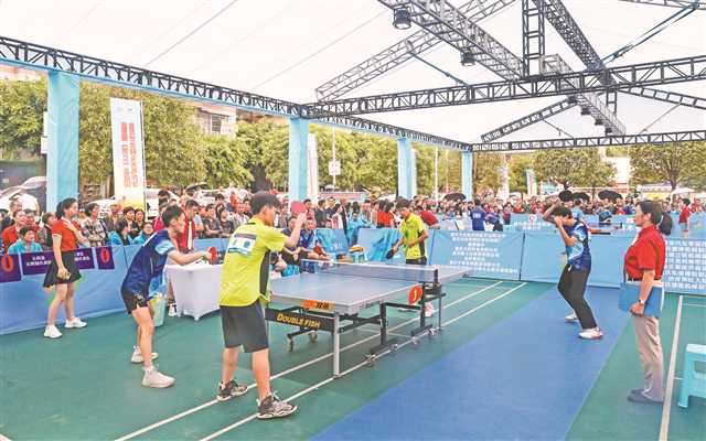 2023年9月23日，重慶市和美鄉村乒乓球邀請賽（村TT）總決賽在沙坪壩青木關鎮火熱進行，8支區縣隊伍展開比拼。通訊員 郭晉 攝/視覺重慶