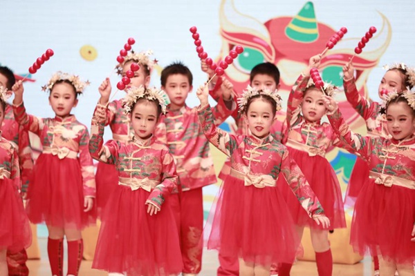 幼兒園誦讀《苗苗祝福新年好》。主辦方供圖