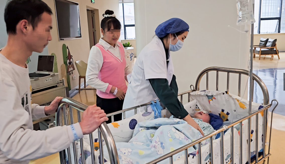 涵涵順利完成手術。重慶愛爾兒童眼科醫院供圖