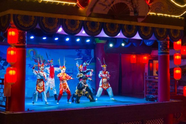 融創渝樂小鎮表演。重慶融創文旅城供圖