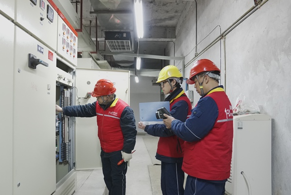 電力線路特巡，開展電氣設備隱患排查。國網重慶永川供電公司供圖