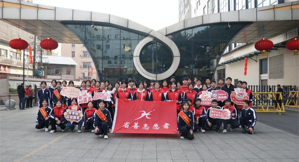 永川區萱花中學“省善”志愿者開展志愿服務。永川區教委供圖