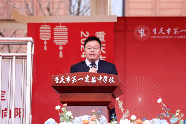 重慶一中副校長、重慶一實黨總支書記周鵲虹。駱冬雪攝