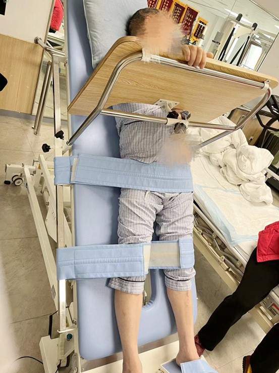 康復訓練中。重慶西區醫院供圖