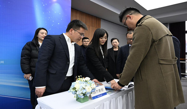 企業正現場進行咨詢洽談。主辦方供圖