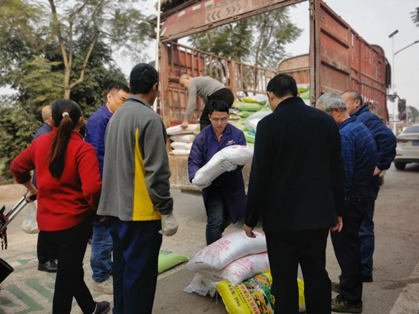 農資配送服務隊進村入戶。巴南區供銷社供圖