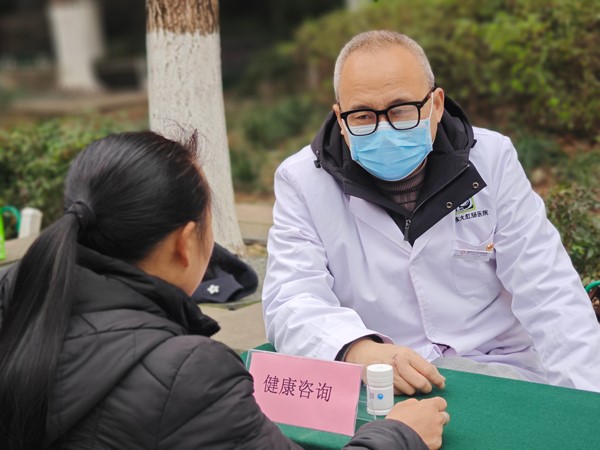 咨詢現場。重慶東大肛腸醫院供圖