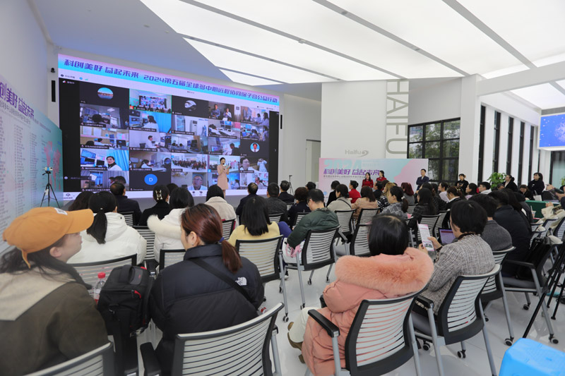 活動現場遠程手術指導。受訪者供圖