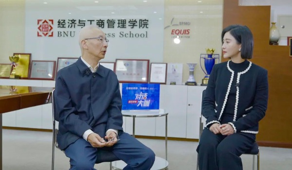 賀力平作客重慶發布《對話大咖》。 潘珍凈攝