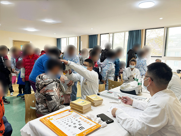 義診現場。重慶小米熊兒童醫院供圖